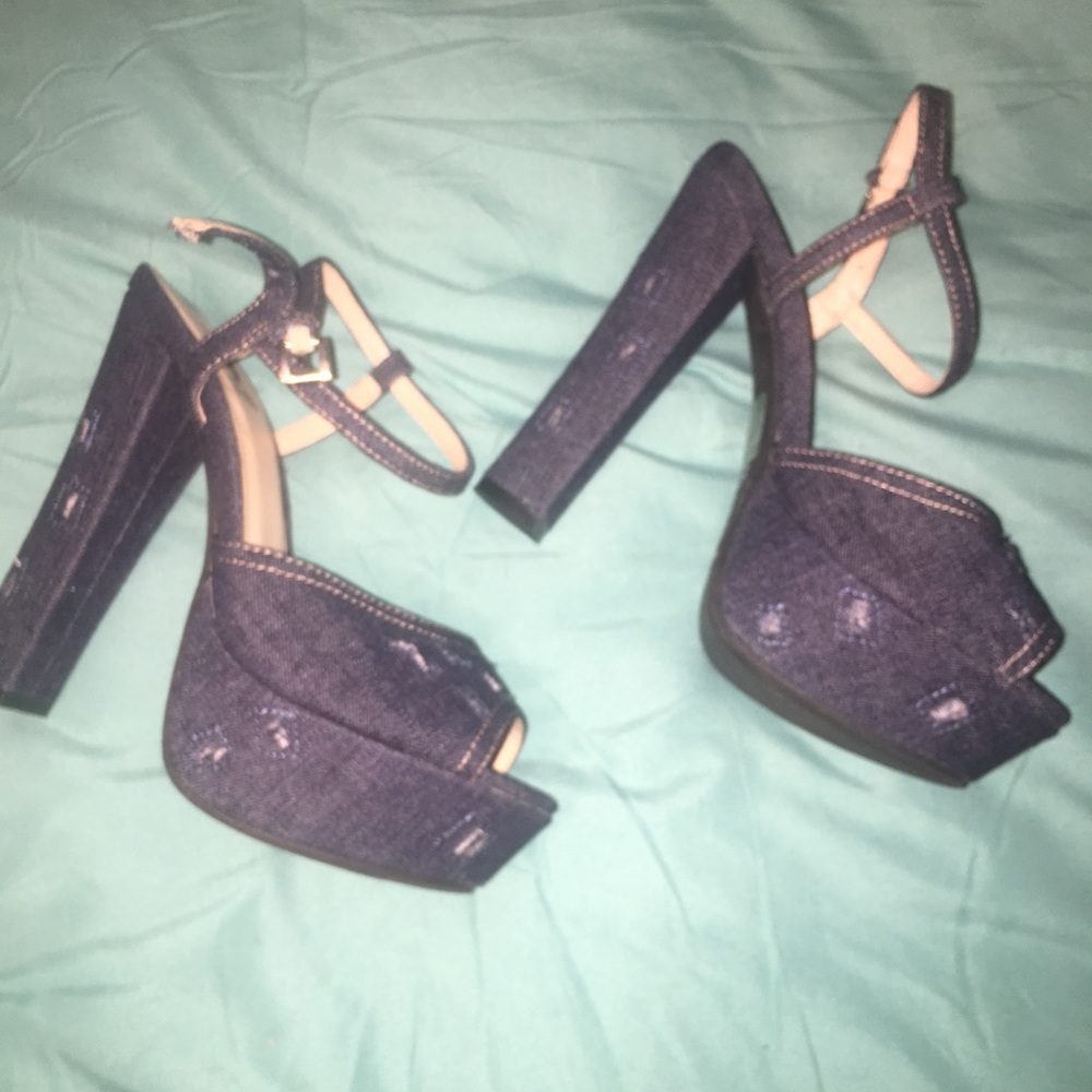 High Heels - Picture 3 of 3